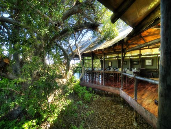 Kanana Lodge - exterior + trees